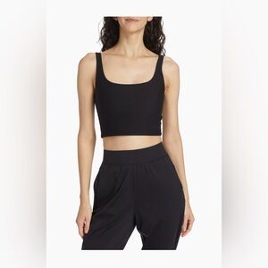 Bandier V-NECK TEMPO CROP BRA